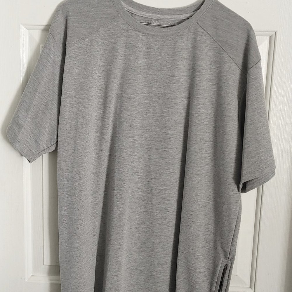WCSP Men's Size XL Short Sleeve Shirt Elongated Hem Extended Rounded Tail Grey